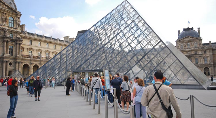 Louvre Waiting Line